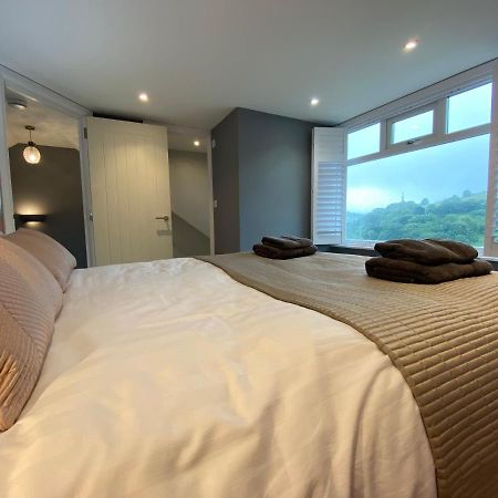 Beautiful 5 Bedroom, Amazing Water & Valley Views Dartmouth Exteriér fotografie