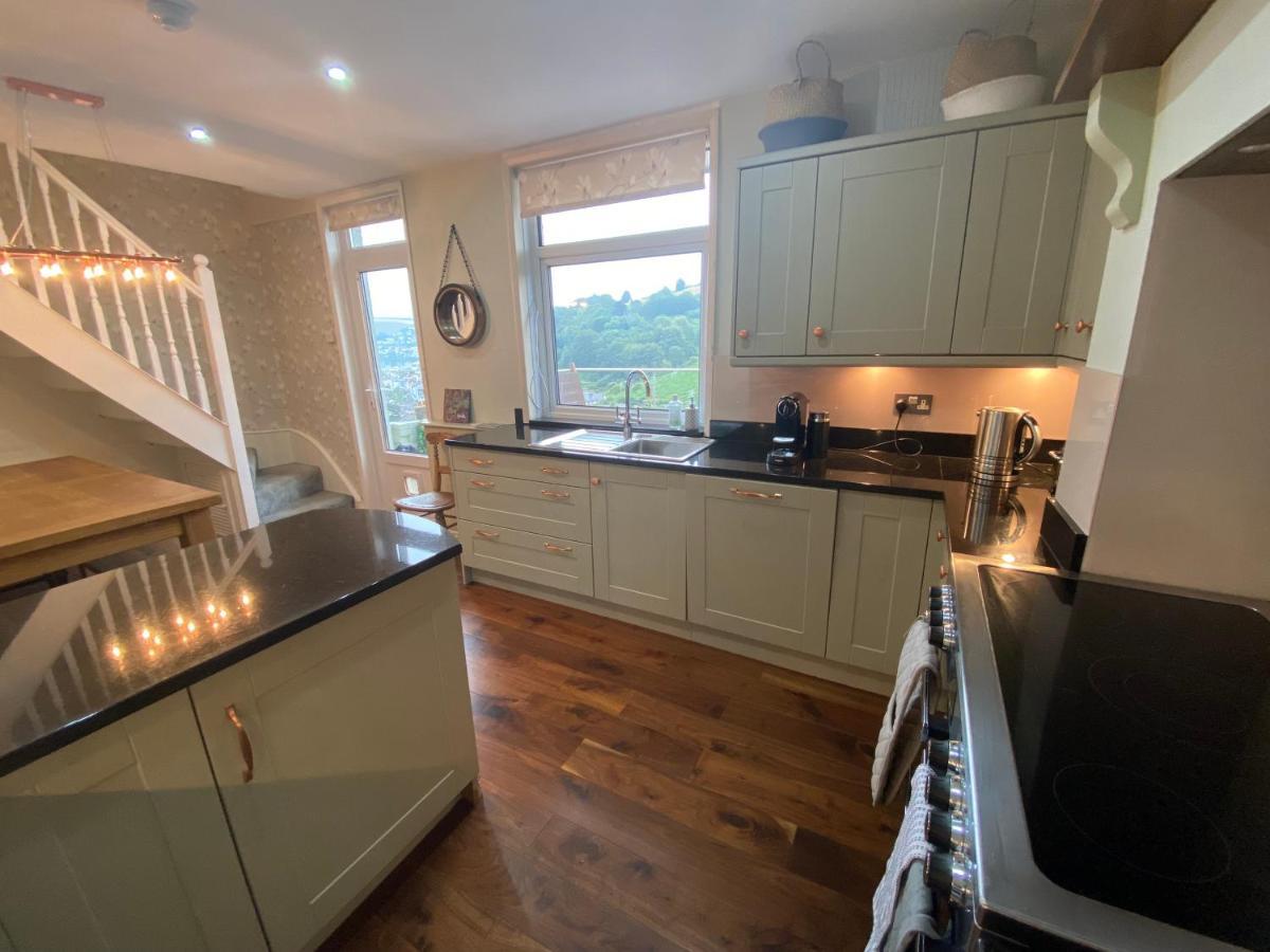 Beautiful 5 Bedroom, Amazing Water & Valley Views Dartmouth Exteriér fotografie