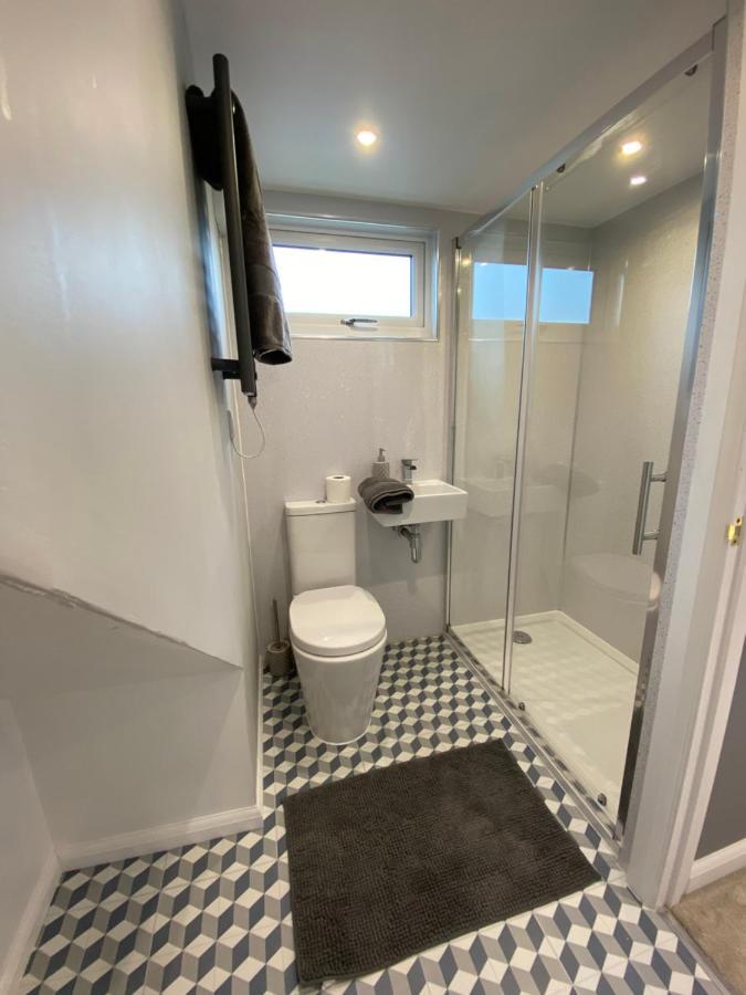 Beautiful 5 Bedroom, Amazing Water & Valley Views Dartmouth Exteriér fotografie
