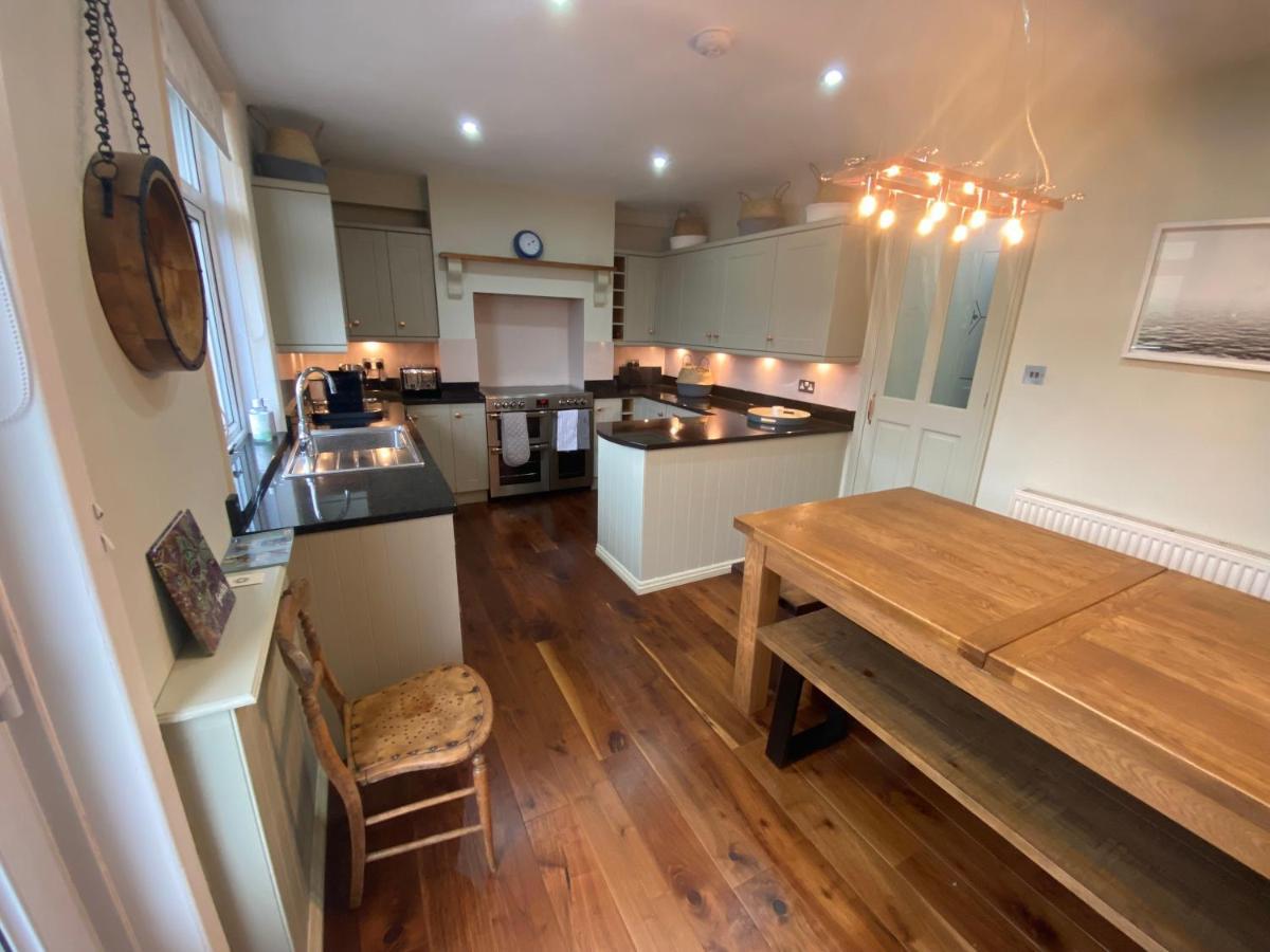 Beautiful 5 Bedroom, Amazing Water & Valley Views Dartmouth Exteriér fotografie