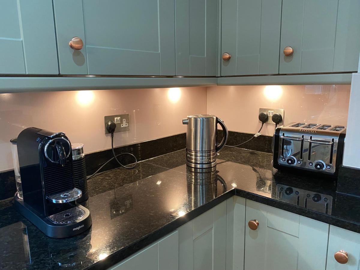 Beautiful 5 Bedroom, Amazing Water & Valley Views Dartmouth Exteriér fotografie