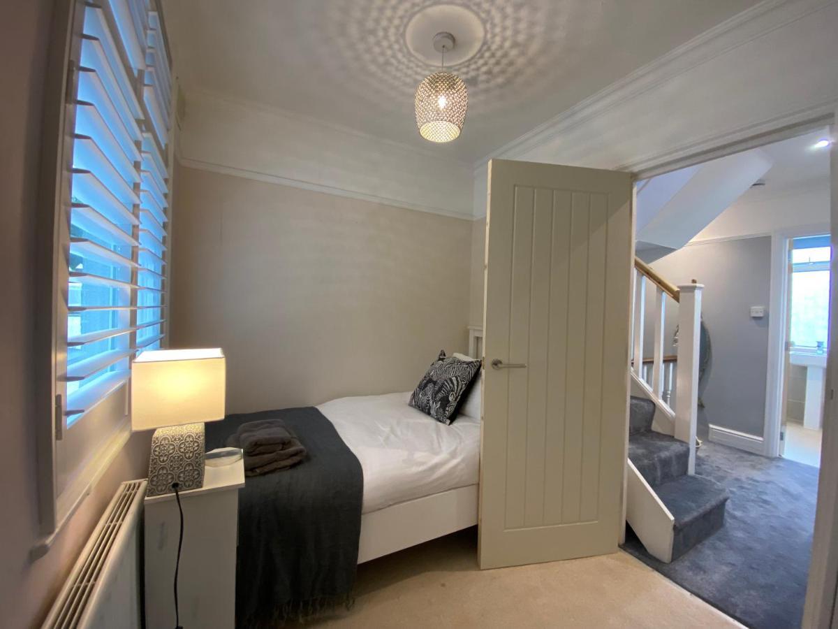 Beautiful 5 Bedroom, Amazing Water & Valley Views Dartmouth Exteriér fotografie