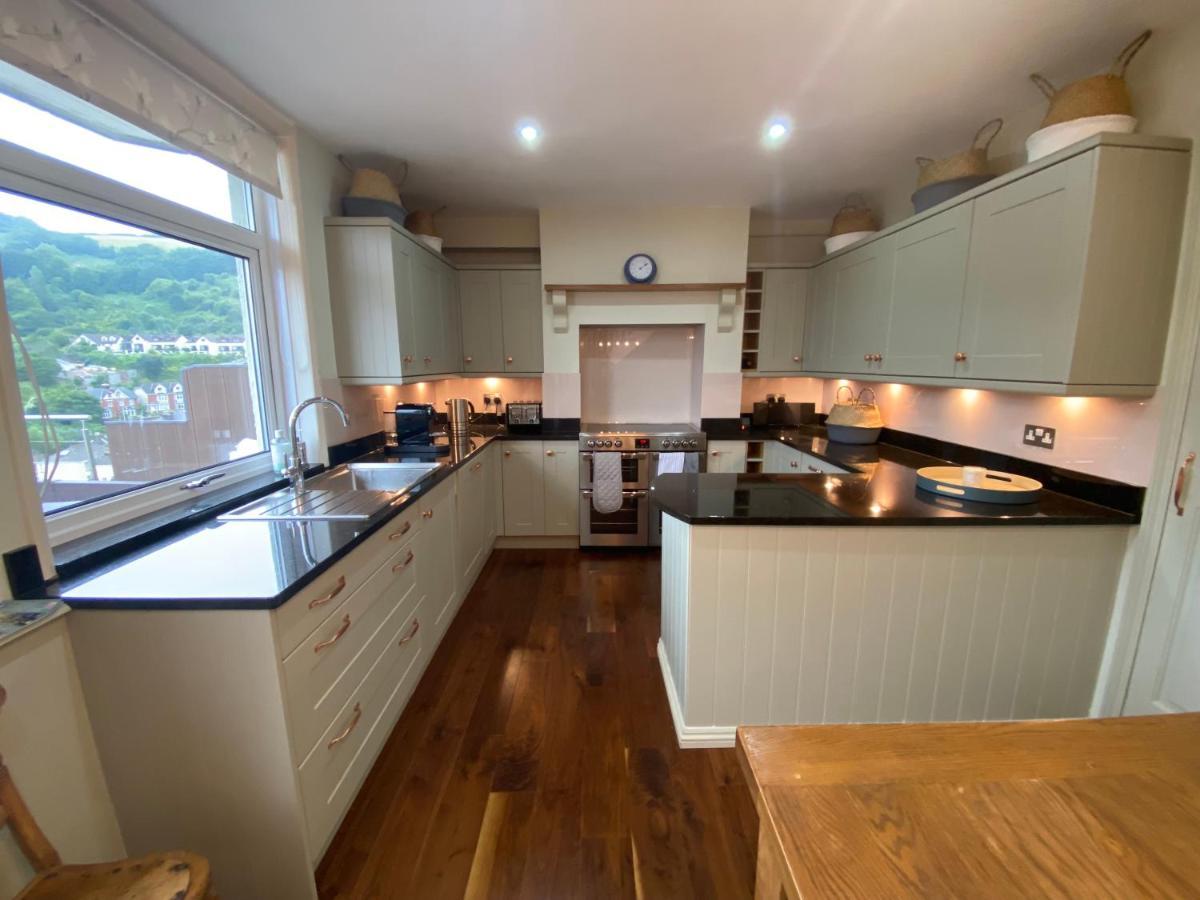 Beautiful 5 Bedroom, Amazing Water & Valley Views Dartmouth Exteriér fotografie