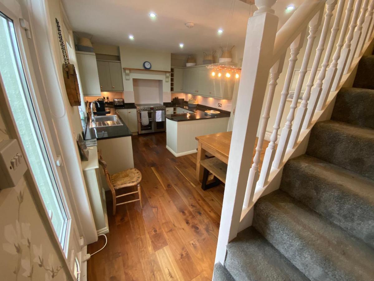 Beautiful 5 Bedroom, Amazing Water & Valley Views Dartmouth Exteriér fotografie